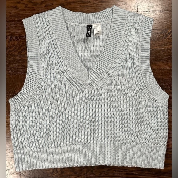 🌟 Divided light blue cropped knit vest size small S - Picture 1 of 5